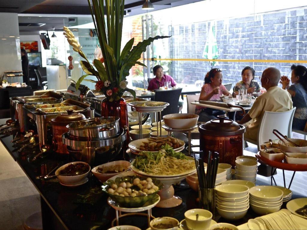 The Heritage Silom Hotel Bangkok Buitenkant foto